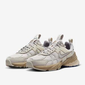 Nike Women's Athletic Shoes - Cream and Tan